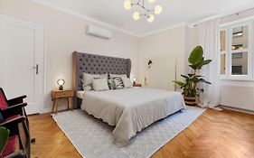 Lam Modern Art Apartment - Ac - Free Parking